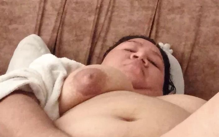Hiyunamei-bbw: ひゆなめいは、彼女のボールが跳ね返るのを待っているあなたのために彼女の大きなマンコを触るのが好きです