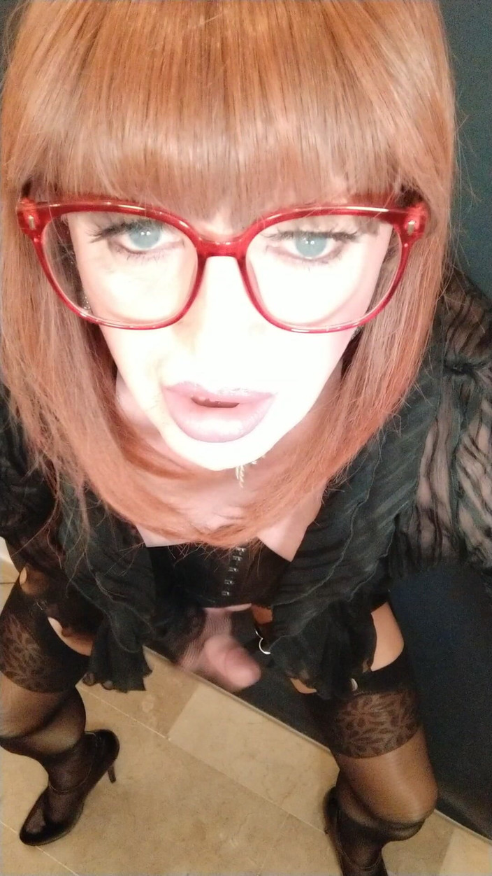 Emma Browne: Naughty Látex Crossdresser