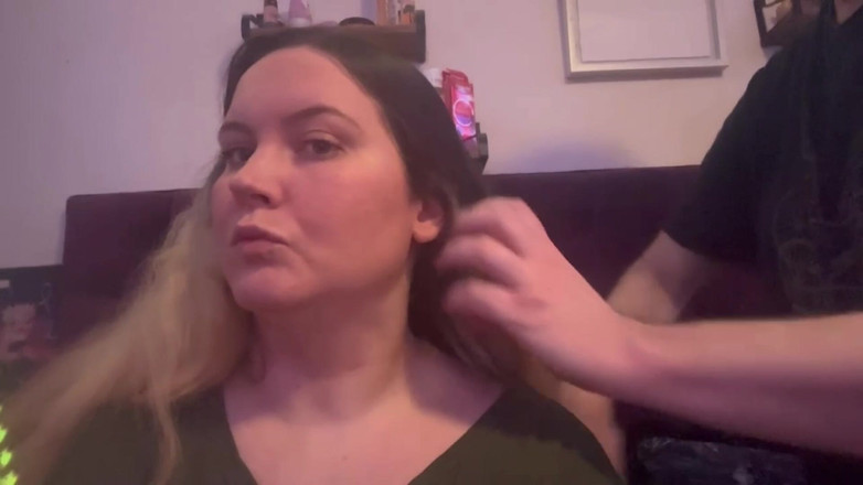 MissFFW: くそ、バドが俺の長い自然な髪をブラッシングするなんて