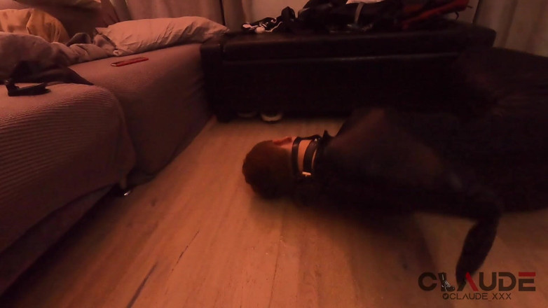 Claude Nikotine: Piss Feeding &amp; Fleshligth Gas Mask