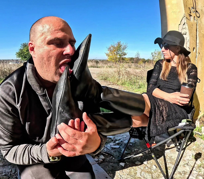 Mistressyammyboots: 私の前に横たわってください - すべてのステップがあなたの場所です、奴隷