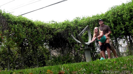 Siren XXX Studios: Una maliziosa troia all'aperto