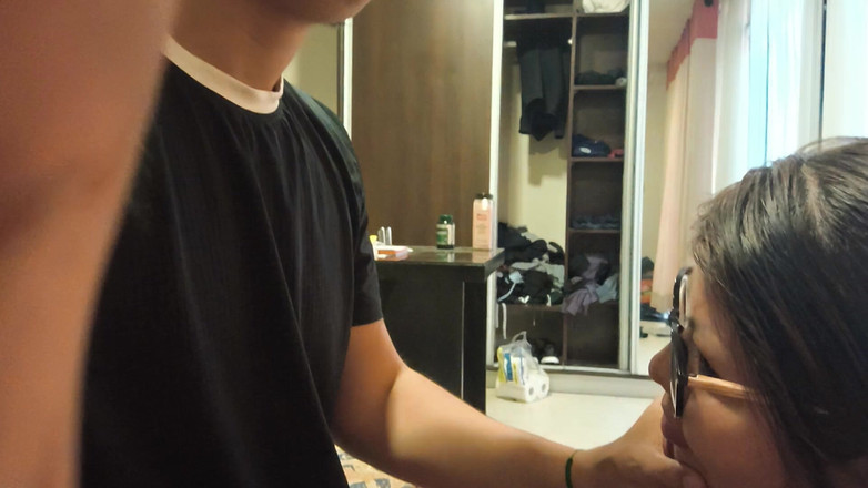 Moo DBOXXX: O sesiune de make-out cu mama vitregă singură, ea este...