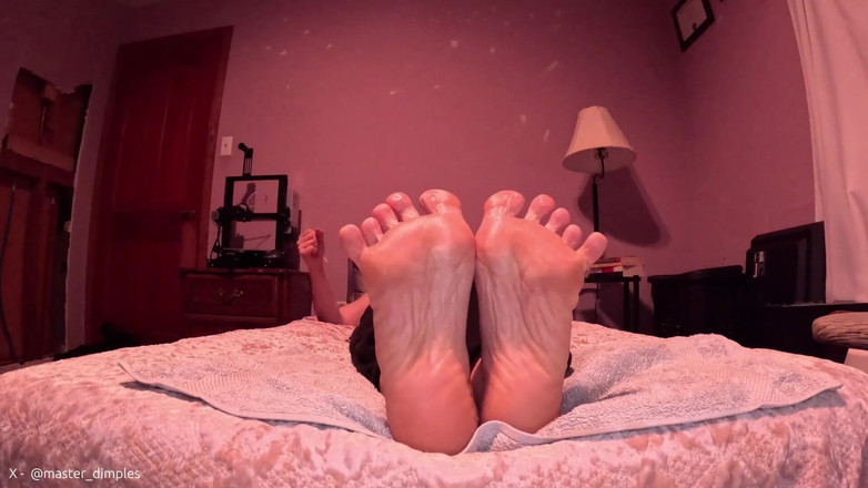 Mr Dimples: 干到我油腻的脚底 - 油腻的脚撸管指挥