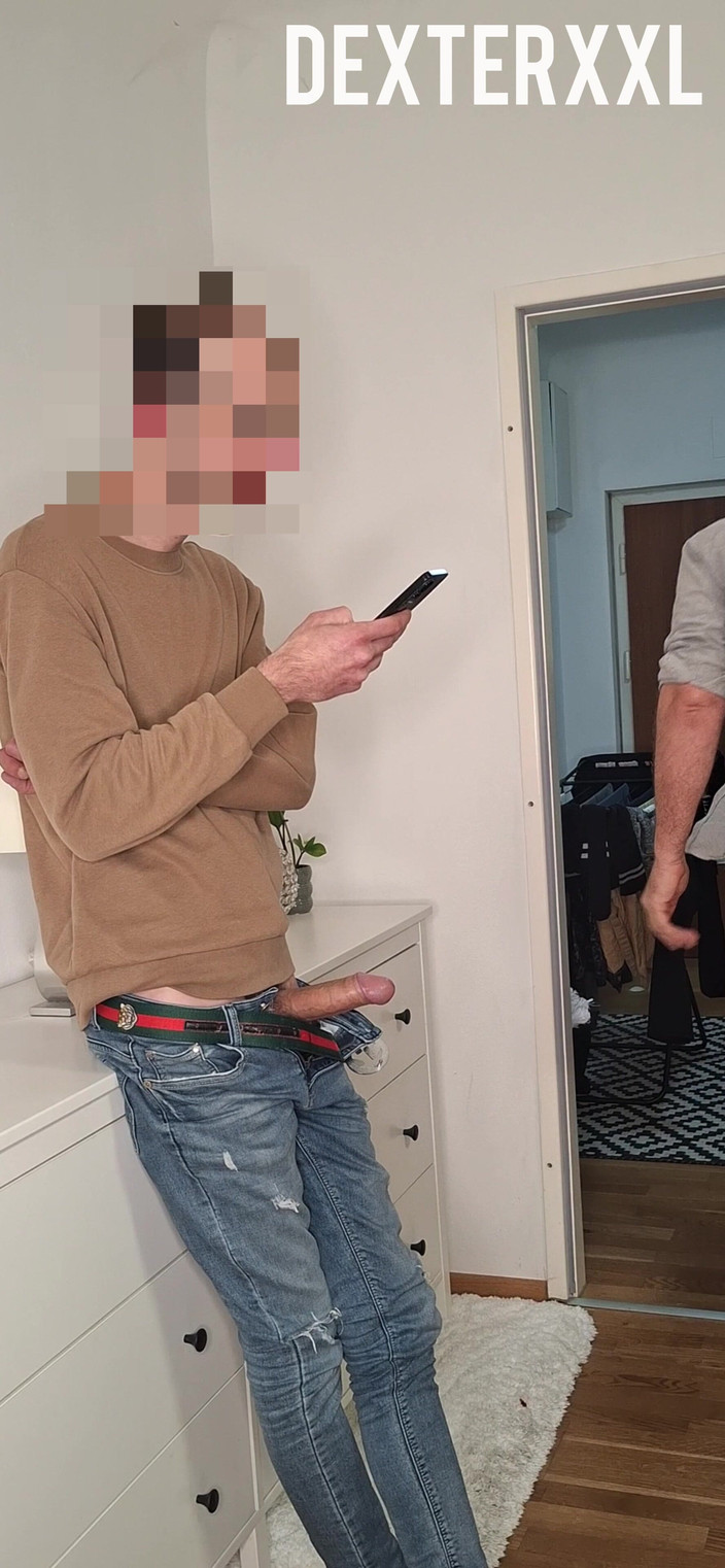 Dexterxxlfun: Cowok kurus ini digodain sama ayah tirinya sendiri!