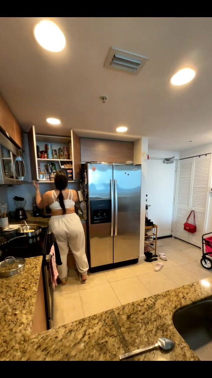 Dani Valentina: Chào em!