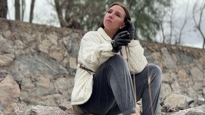 Hottie goddess: Elegante fumaça inchada provoca em primeiro plano