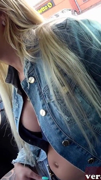 Pelacur Berambut Perang Jerman Melakukan Blowjob Pada Lelaki Pelik
