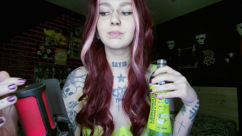 MessalinaHorror: Sexy rothaarige Rülpser
