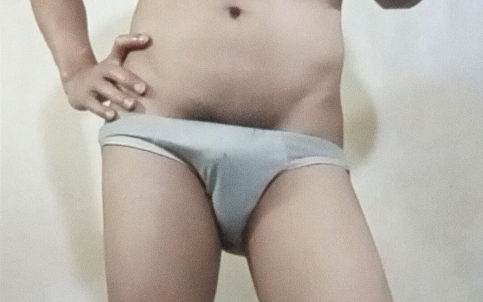 indo hot: Lelaki Asia seksi dengan tubuh kecil melancap bogel