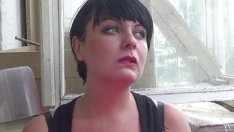 Sexy Milf: Kate fume dans un legging rose moulant