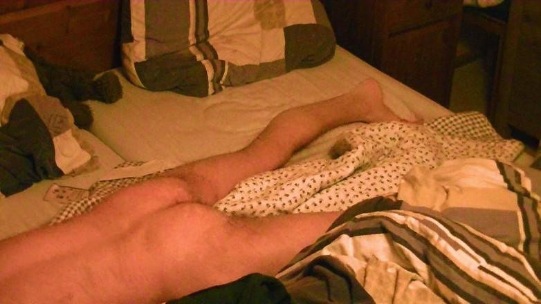 Mark Hannes: Nahá masturbace hump v posteli