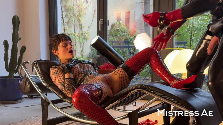 MistressAe: 操逼和喷在女郎郎身上