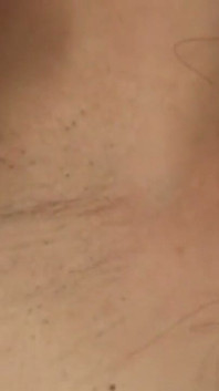 Reife asiatische MILf stöhnt wild von halsanbetung