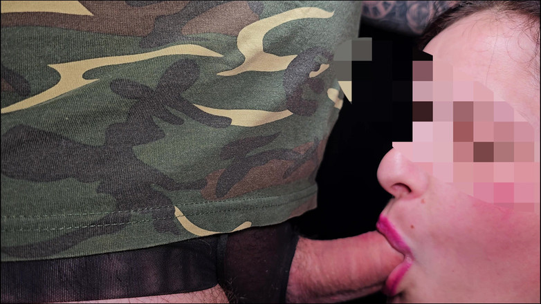 Twittiy: Tenggorokan dalam, permainan lidah ajaib, cowok ini crot di mulutku...