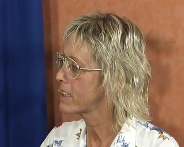 Deutscher hardcore: Blonda germană matură călărește o pulă grasă ca o profesionistă