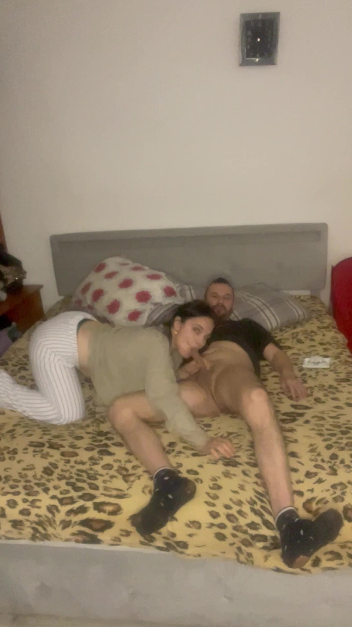 Ionut899: Ssę kutasa mojego ojczyma i pieprzę się z nim, jakbym...