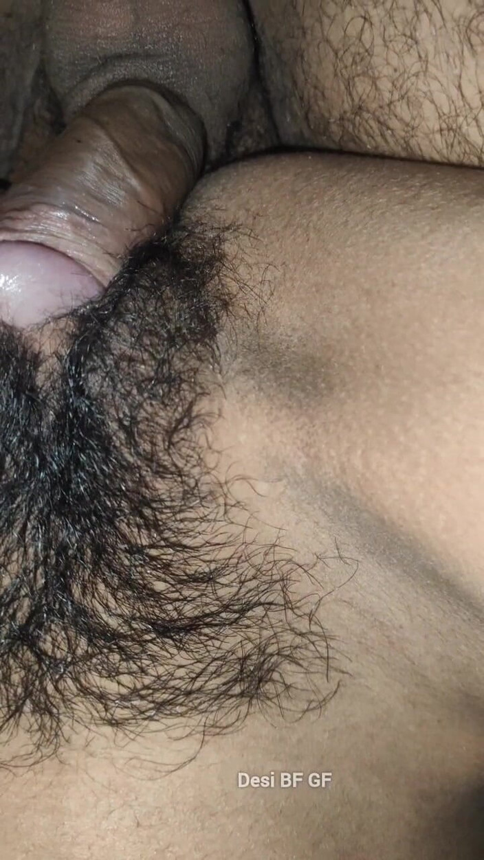 Manoj12015: Смокчу волохату кремово-рожеву пизду моєї подруги і граю з цицьками пизди