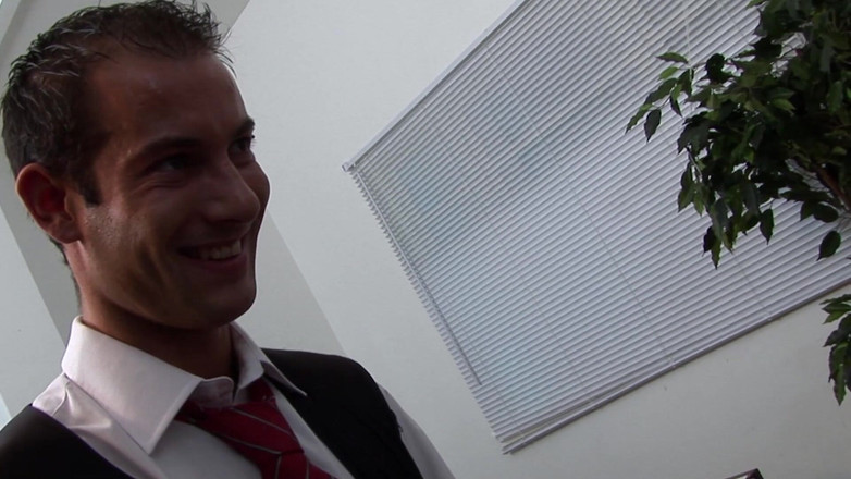 DARVASEX: 肮脏的避孕套场景-3 两个大学金发女郎辛迪贝尔和皮帕迪与他们的老师啪。