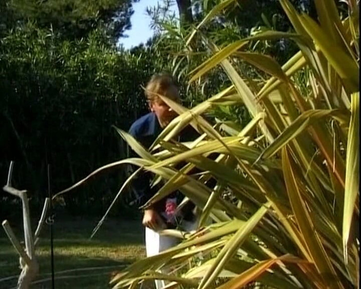 Deutsche Damen: Wunderschöne deutsche blondine bekommt ihren mund im garten gefüllt