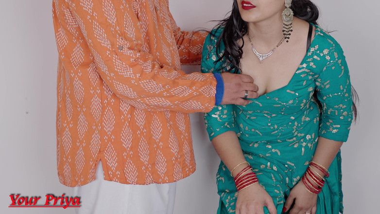 Your Priya: Azgın kayınpeder ayakla muamele ve elle muamele