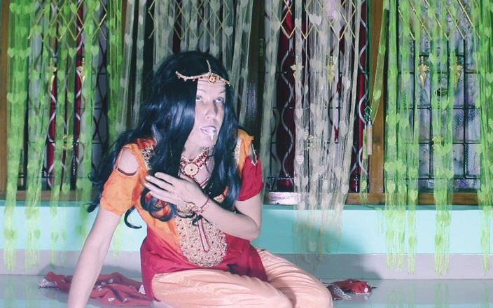 Bolly Karma: 熟女尝试大黑屌并被口爆