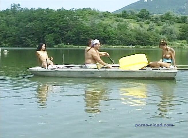 Porno Cloud: Orgia all'aperto