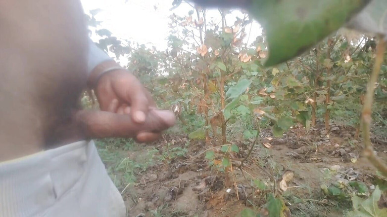 BlondeTroubleshootor: बड़ा काला लंड भारतीय आदमी आउटडोर। आनंद लेना