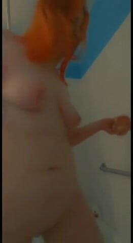 Lolafuccbunny: Šuká se ve sprše