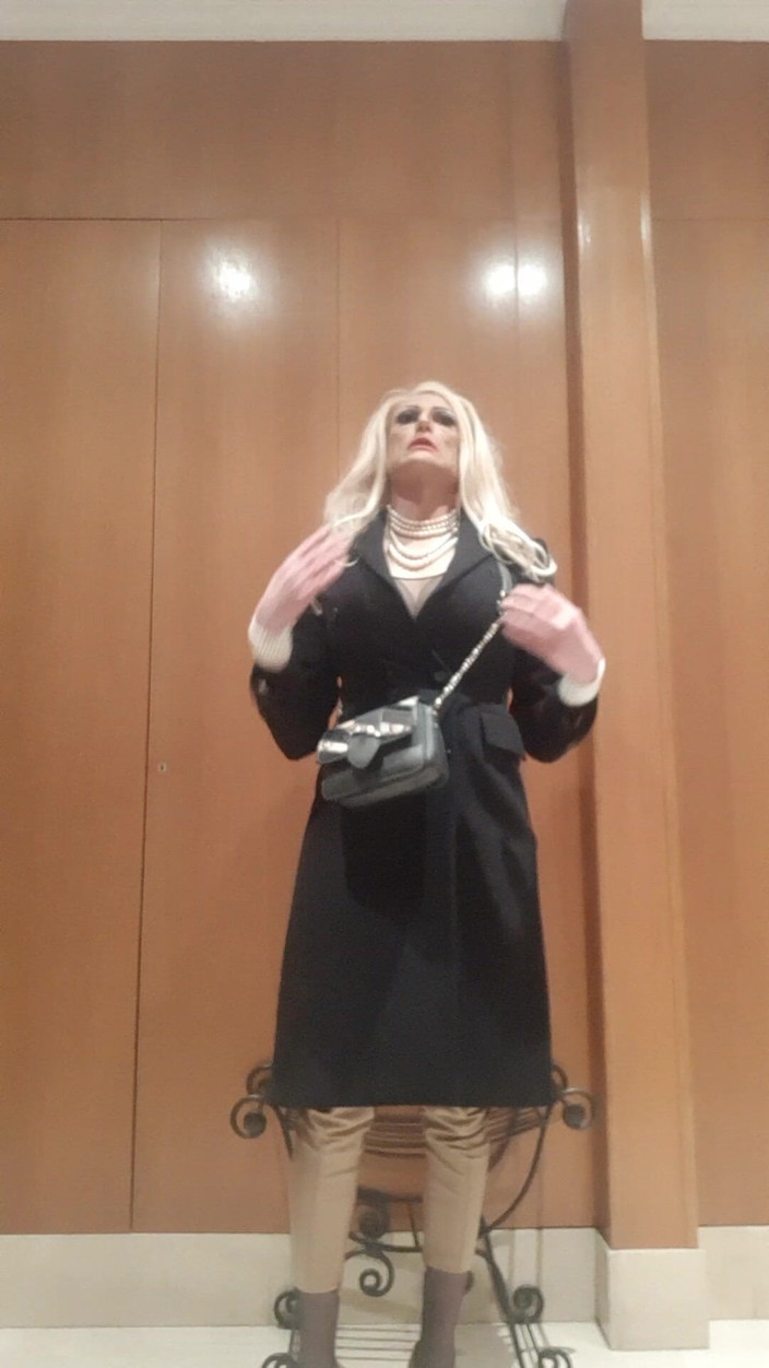 Tatiana Zorrita: Abrigo Černá