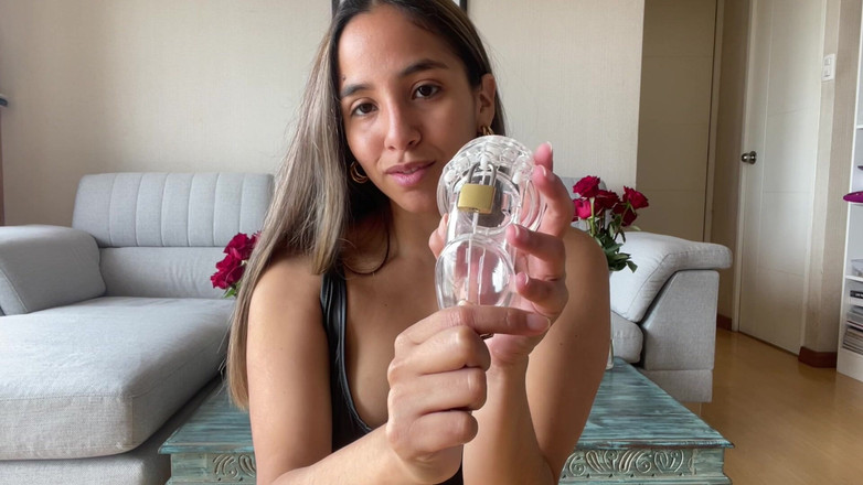 Goddess Alexa femdom: Oktober ist für den kleinsten Käfig