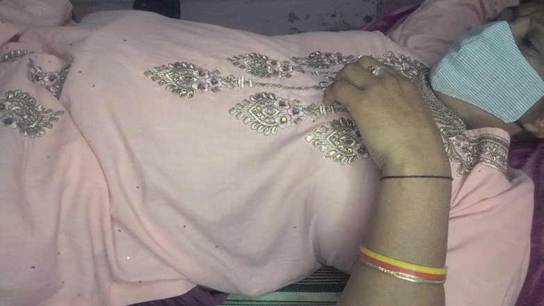 Yourgeeta8899: Geeta si adik tiriku bilang kalau dia lebih jago ngentot...