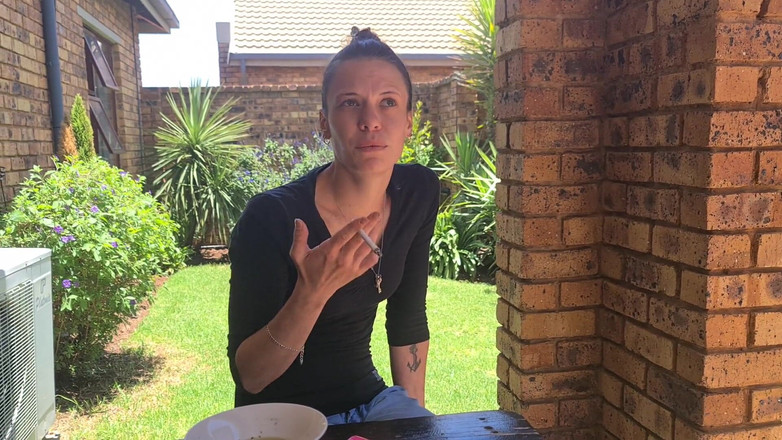 petite-mia: 小便、必死、濡れ、私のジーンズ、屋外、喫煙