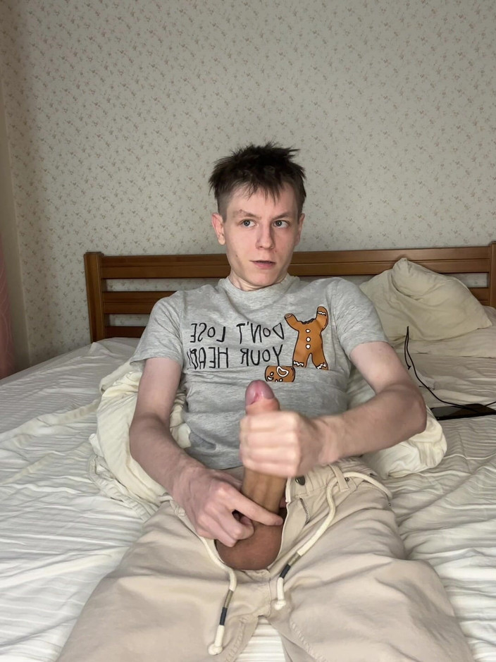 Morflot24: 三天的禁欲在 twink 床洪水中结束