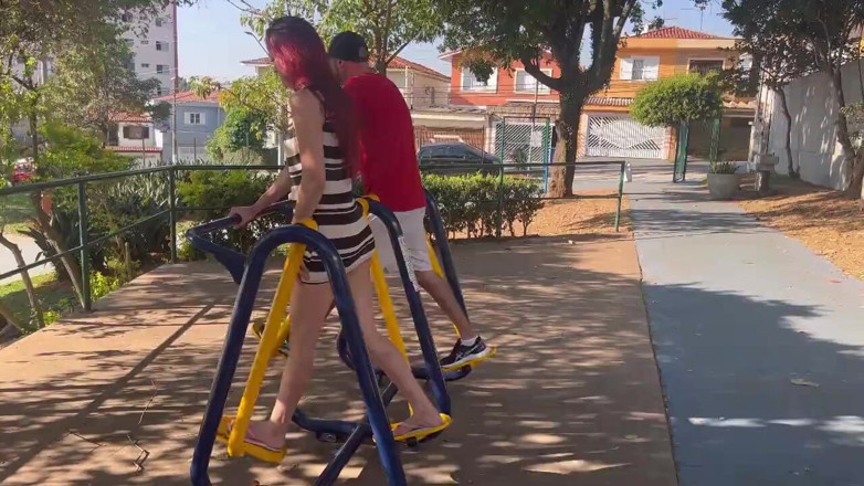 ksalnovinhos: I Take My Wife To The Park To Show Off