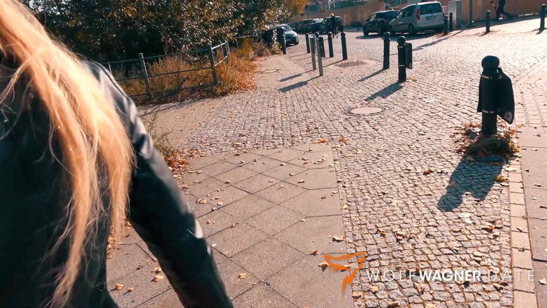 Wolf Wagner.date: Excitată Lola Shine este futută de un tip oarecare! Lupul...