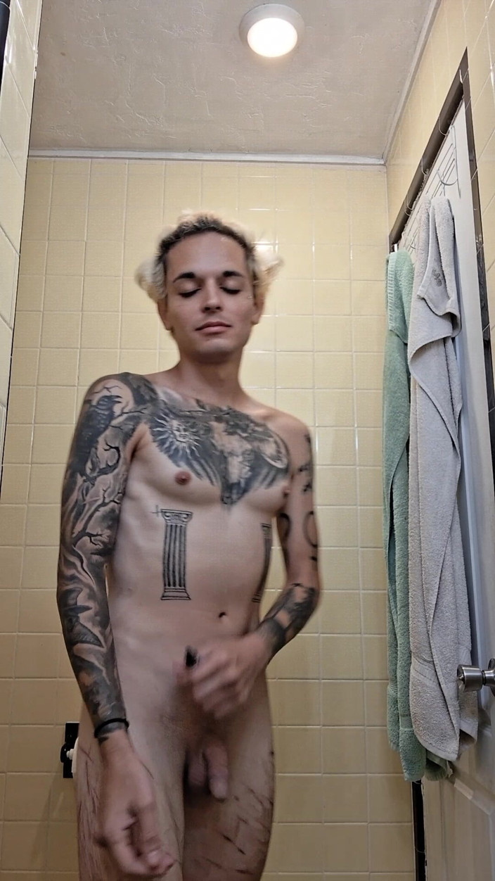 Vovxxx: Pee Next to Alex She/her and Shower
