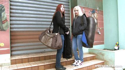 Private.com: PRYWATNA Julie Valmont uwielbia wytryski o północy