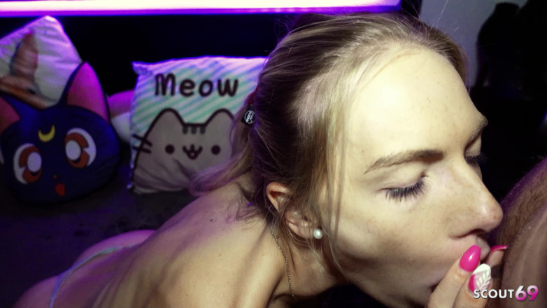 Scout69: Ragazza tedesca in forma fa un salivoso pompino pov con...