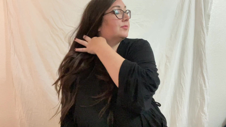 cutejayne: MILF montel bertetek besar yang cantik menunjuk-nunjukkan buah dada besar