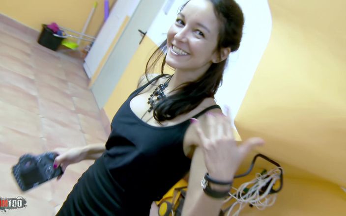 MMM100: Cızırtılı İspanyol sarışın Aina Smith ağırlıklarla sert sikiliyor