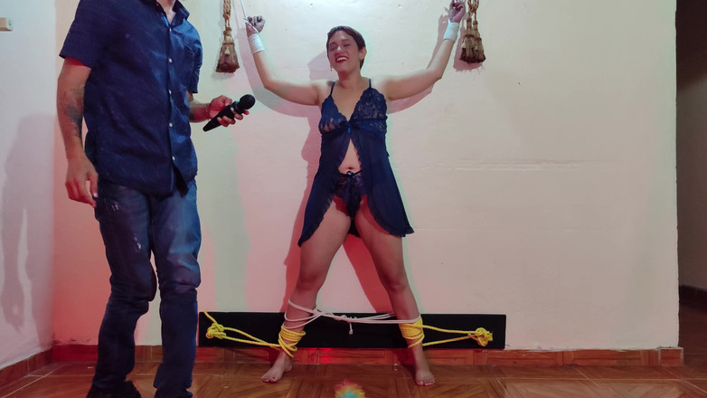 Queensofthefeet: 男が手足の縄で縛り、全身をくすぐる、膣も含めて