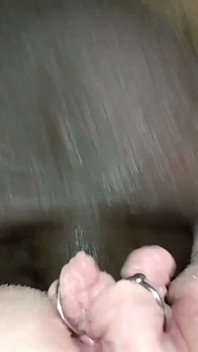 Moje žena přijde pozdě z klubu s její kundičkou Vše lepkavá s mrdkou a nutí mě sát sperma jiného muže