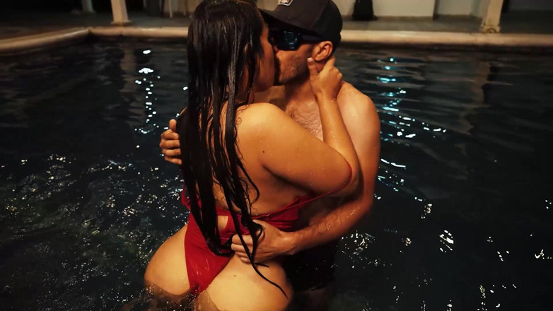 Lalucero: Platím Za Své Lekce Plavání Instruktorovi Plavání Svými Velkými Ksami...