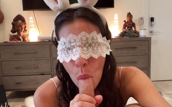 Big Bunny: O fată drăguță iepuraș îmi suge pula și vrea să fie futută