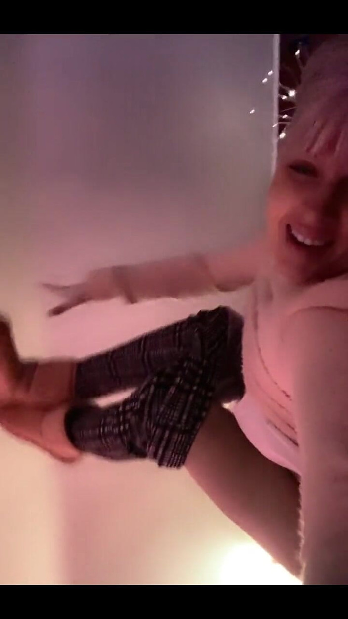 PaintedRose: Hãy cởi quần áo