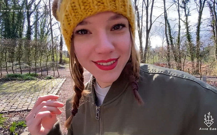 Anne Eden: 야외 섹스하는 동안 잡히기!