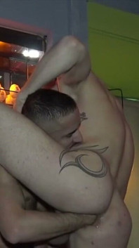 Romain scopa il suo ptoe tatuato