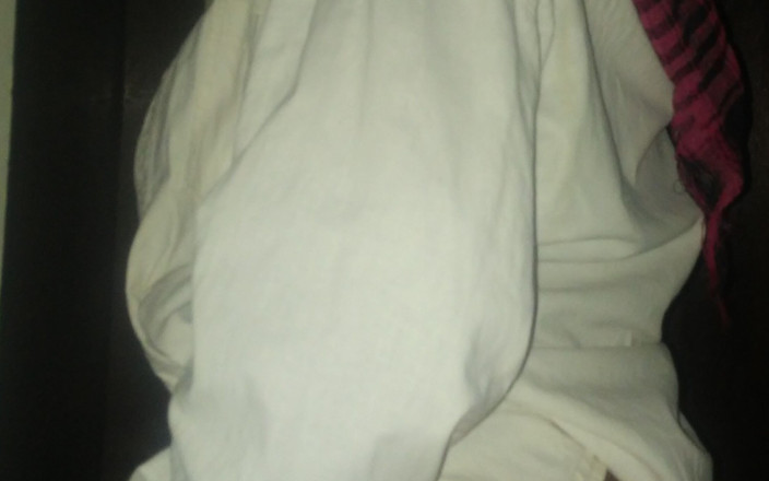 Franco2019: Twink recto mostrando sus nalgadas al aire libre