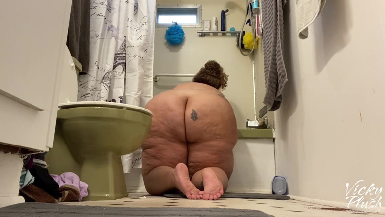 Vicky Plush: Naked chores